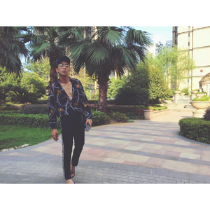 羞耻m字腿对镜自慰
