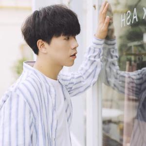 羞耻m字腿对镜自慰
