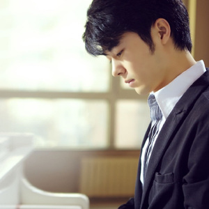 羞耻m字腿对镜自慰
